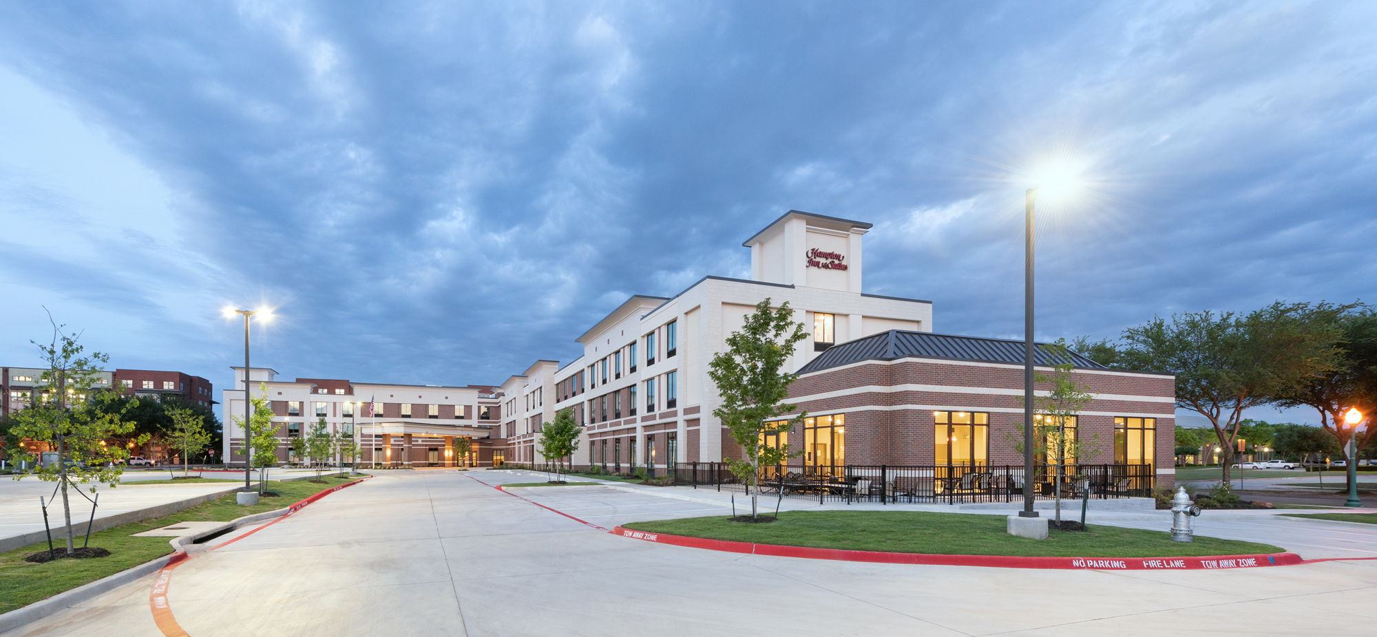 Hampton Inn &#038; Suites by Hilton